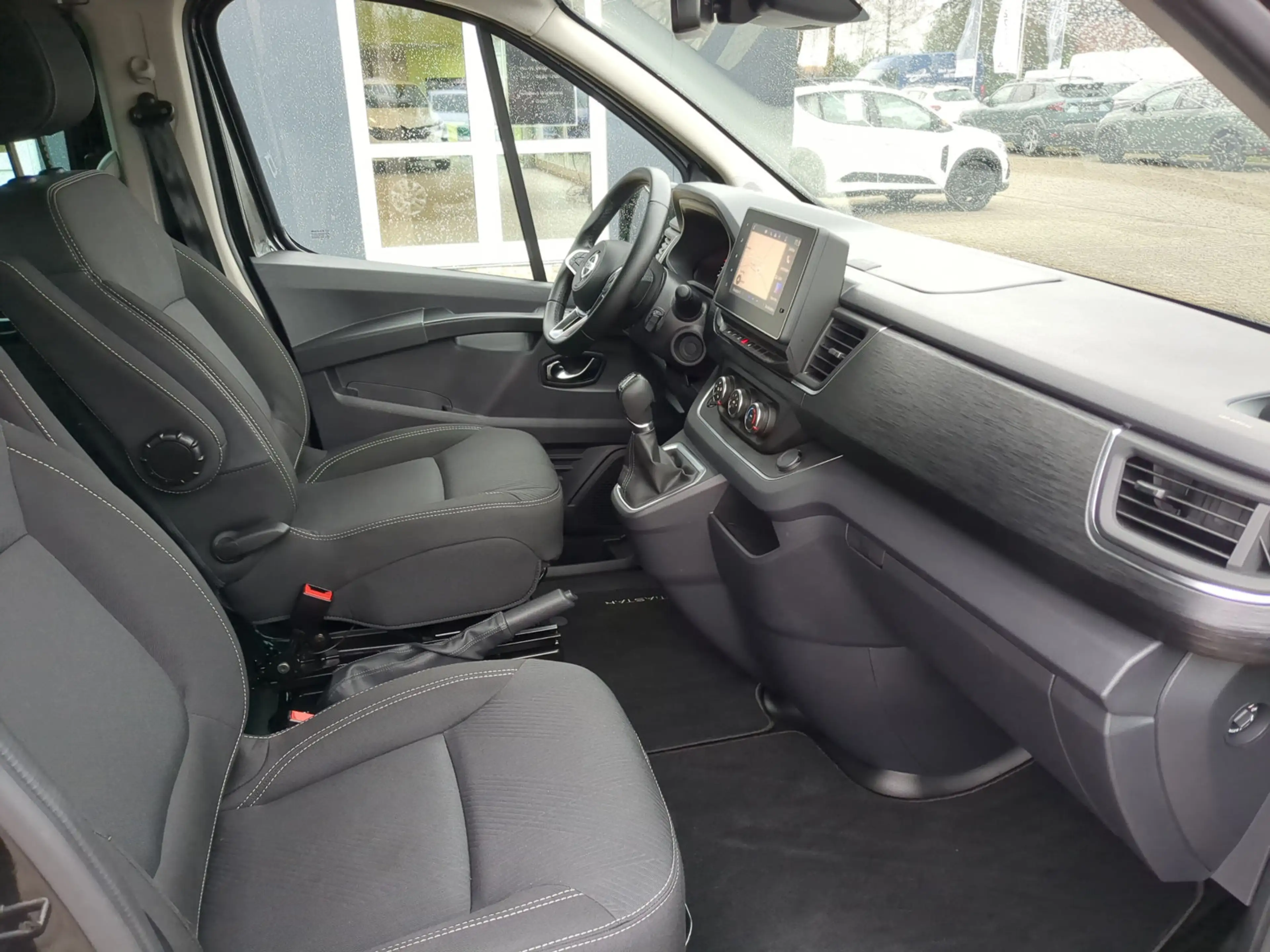 Nissan Primastar 2,8t dCi 170 DCT L1H1 Tekna — photo 9