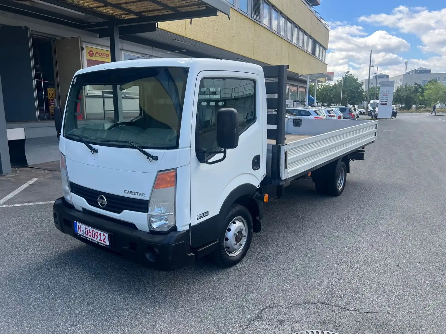 Nissan Cabstar Alb - 1