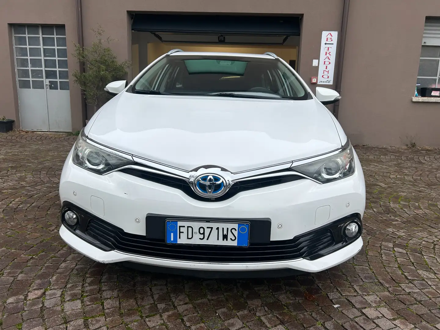 Toyota Auris Auris  2016   Touring Sports  1.8h Lounge cvt Weiß - 1