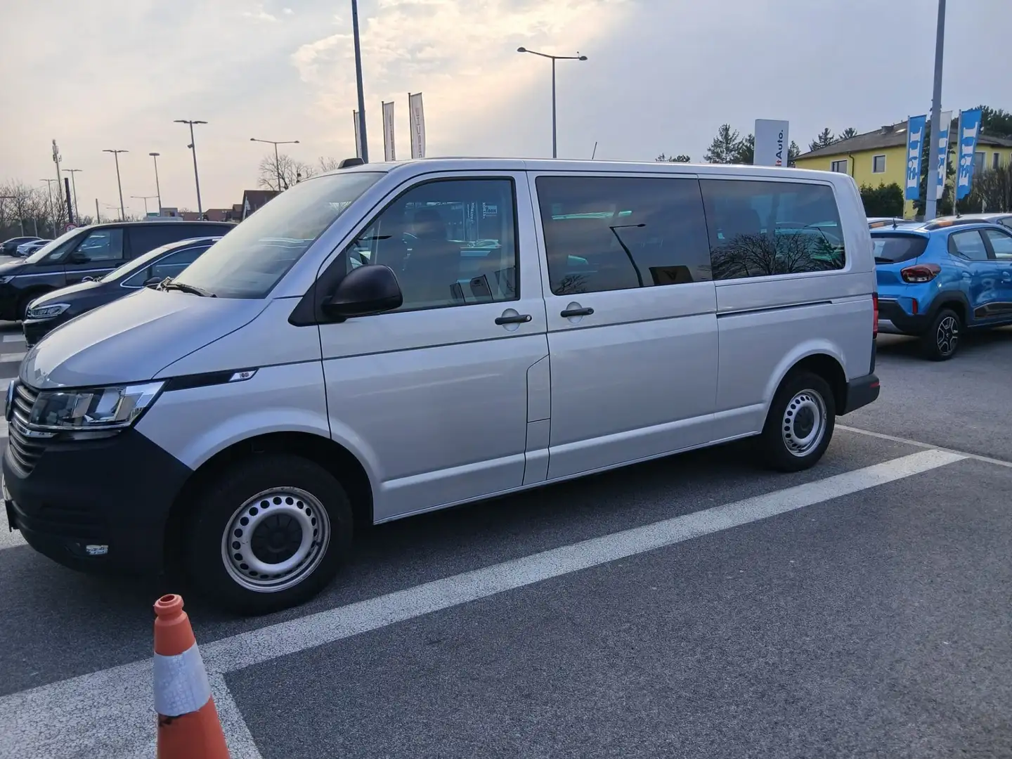 Volkswagen T6 Transporter - 1