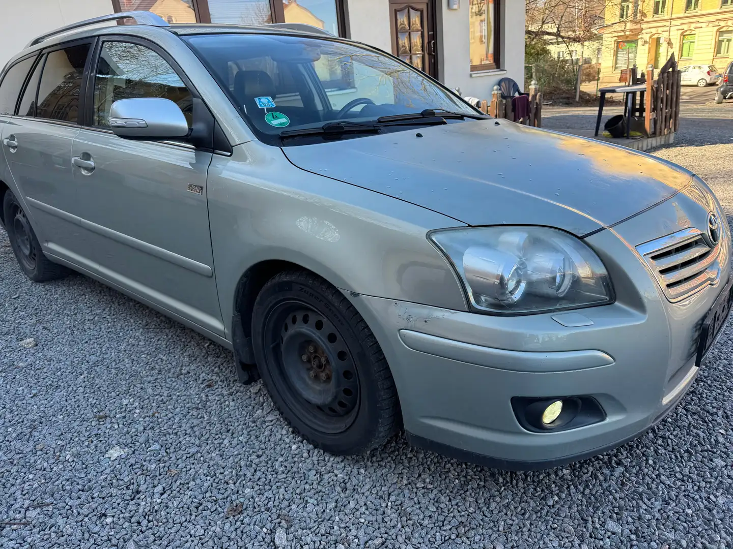 Toyota Avensis 2.0 VVT-i Combi Executive Grau - 1