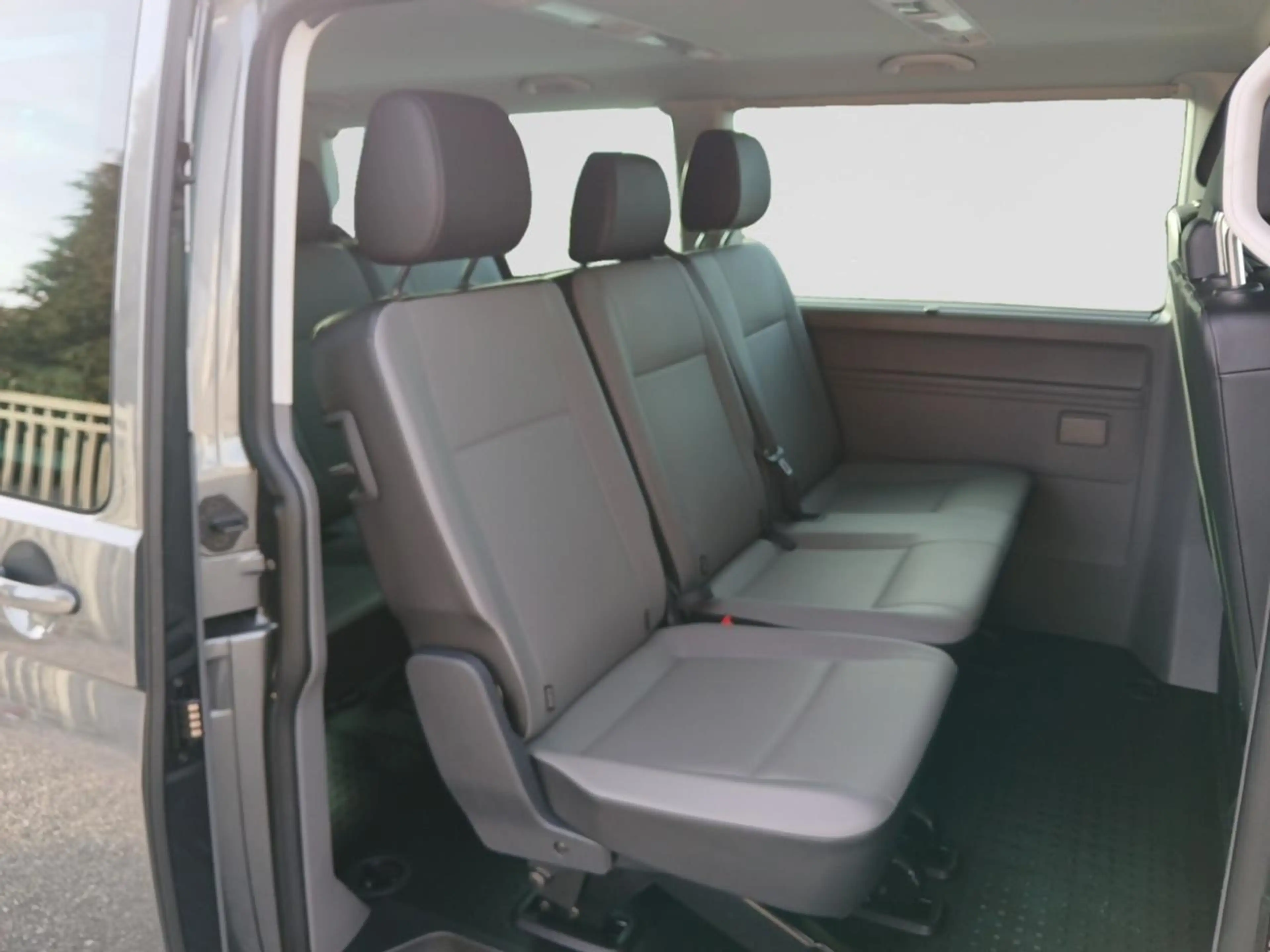 Volkswagen Transporter Transporter T6.1 Caravelle Lwb 2.0 TDi SCR BMT Comfortline 9Pl. DSG (EU6d) — photo 10