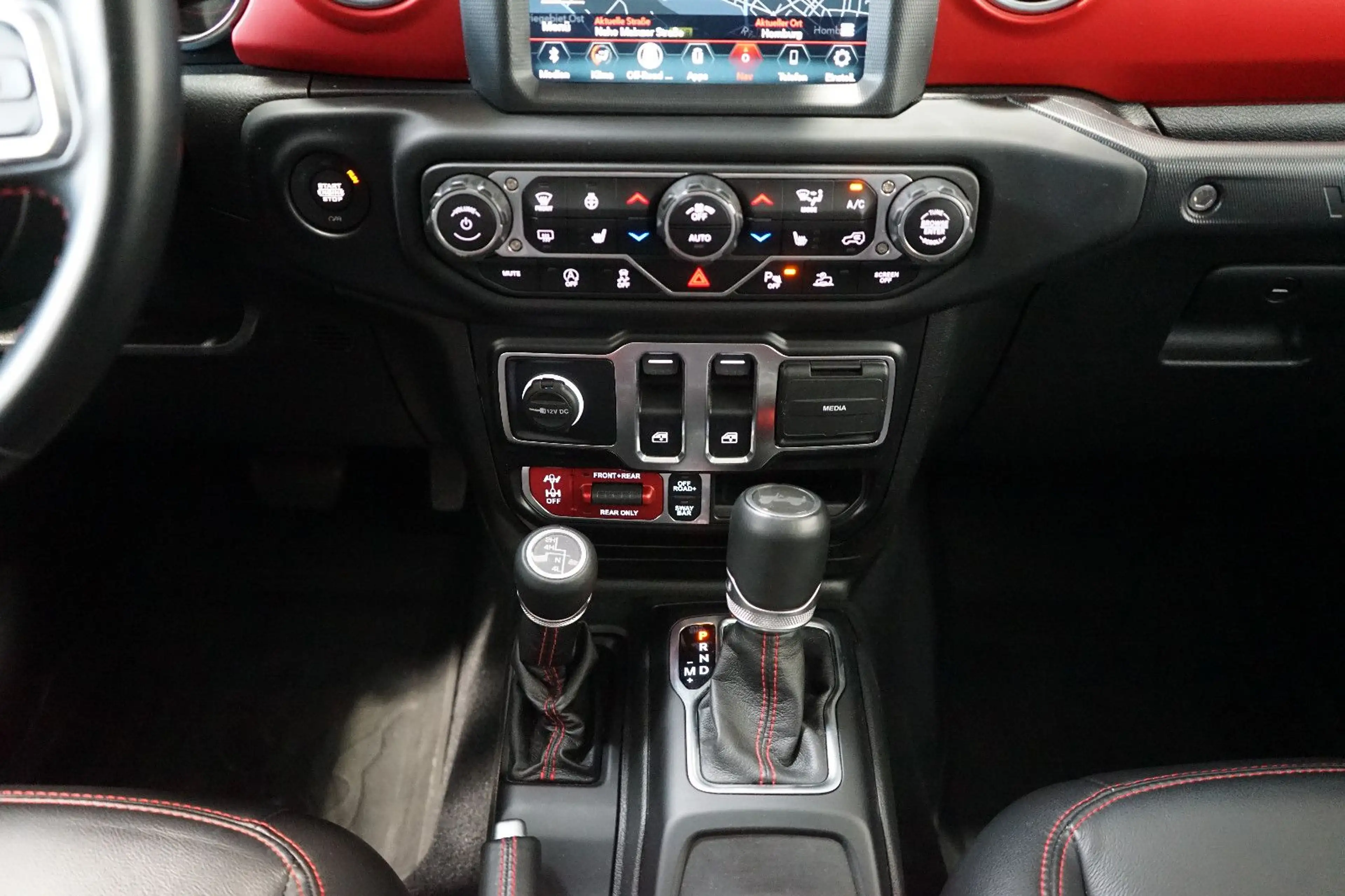 Jeep Wrangler Rubicon 3.6L V6 Trail Rated Hardtop+AHK — photo 14