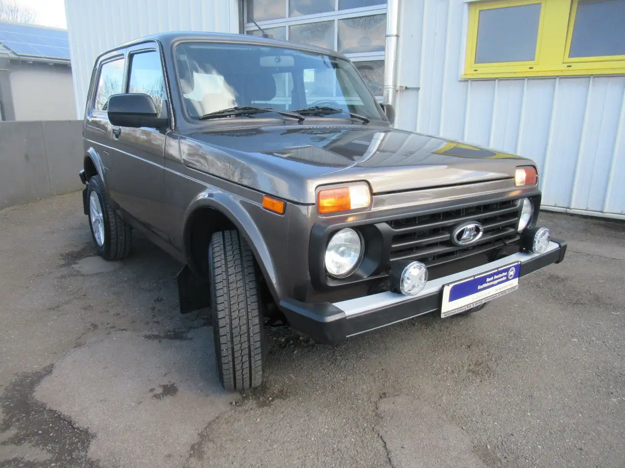 Lada Niva Legend 4x4 SHZG LED AHK RADIO elek. SPIEGEL 3