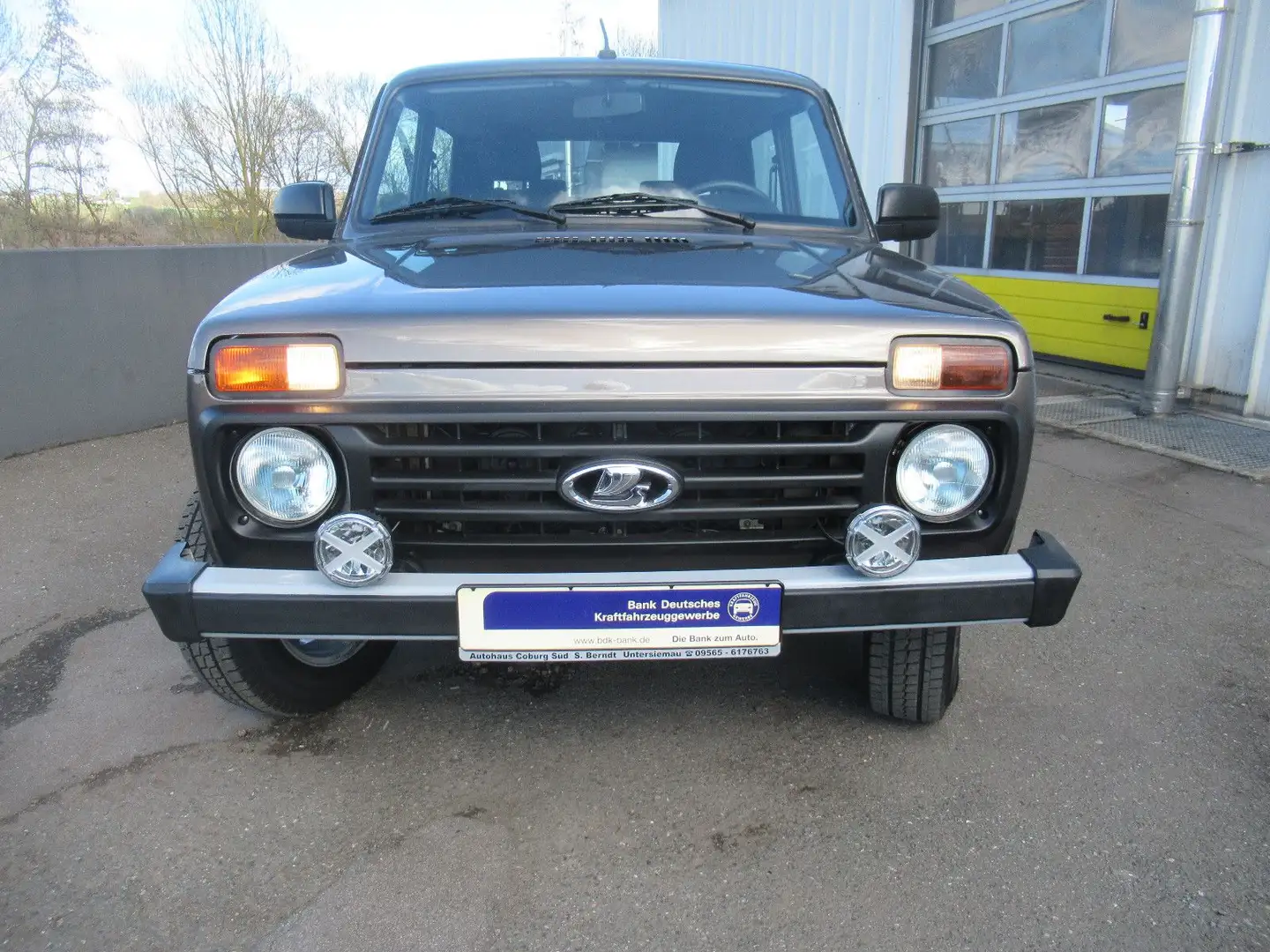 Lada Niva Legend 4x4 SHZG LED AHK RADIO elek. SPIEGEL Grau - 2