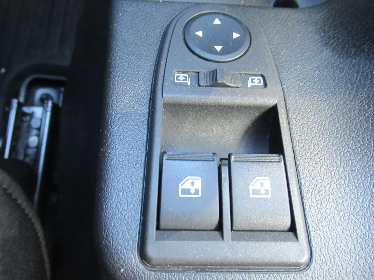 Lada Niva Legend 4x4 SHZG LED AHK RADIO elek. SPIEGEL 12