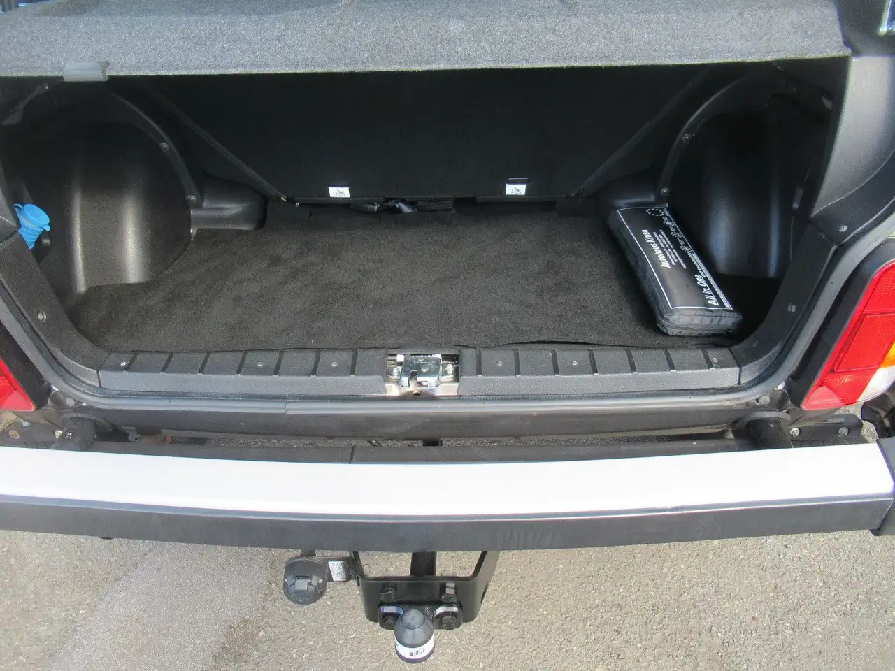 Lada Niva Legend 4x4 SHZG LED AHK RADIO elek. SPIEGEL 17