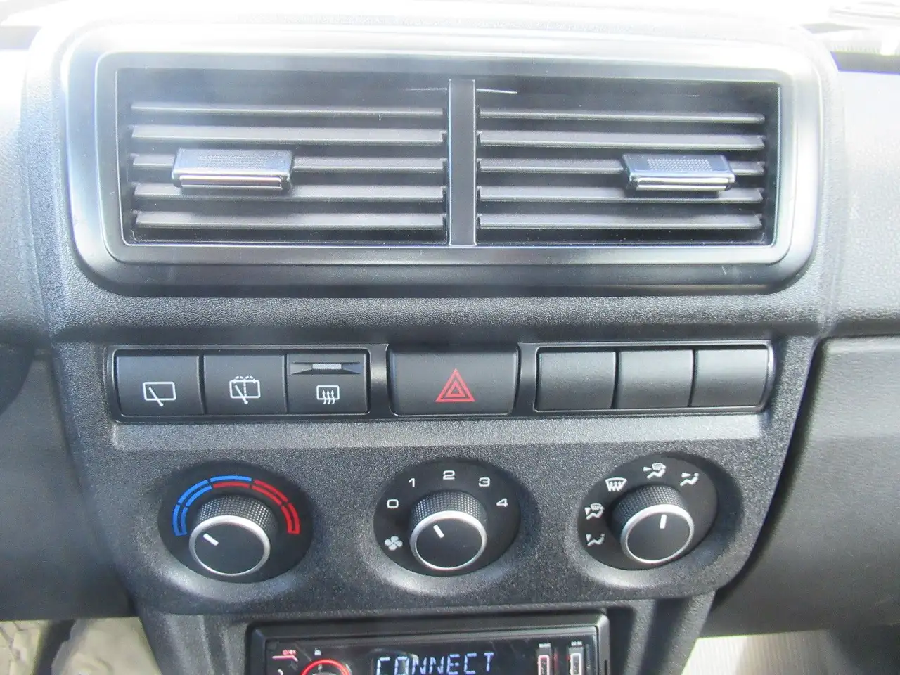 Lada Niva Legend 4x4 SHZG LED AHK RADIO elek. SPIEGEL 9