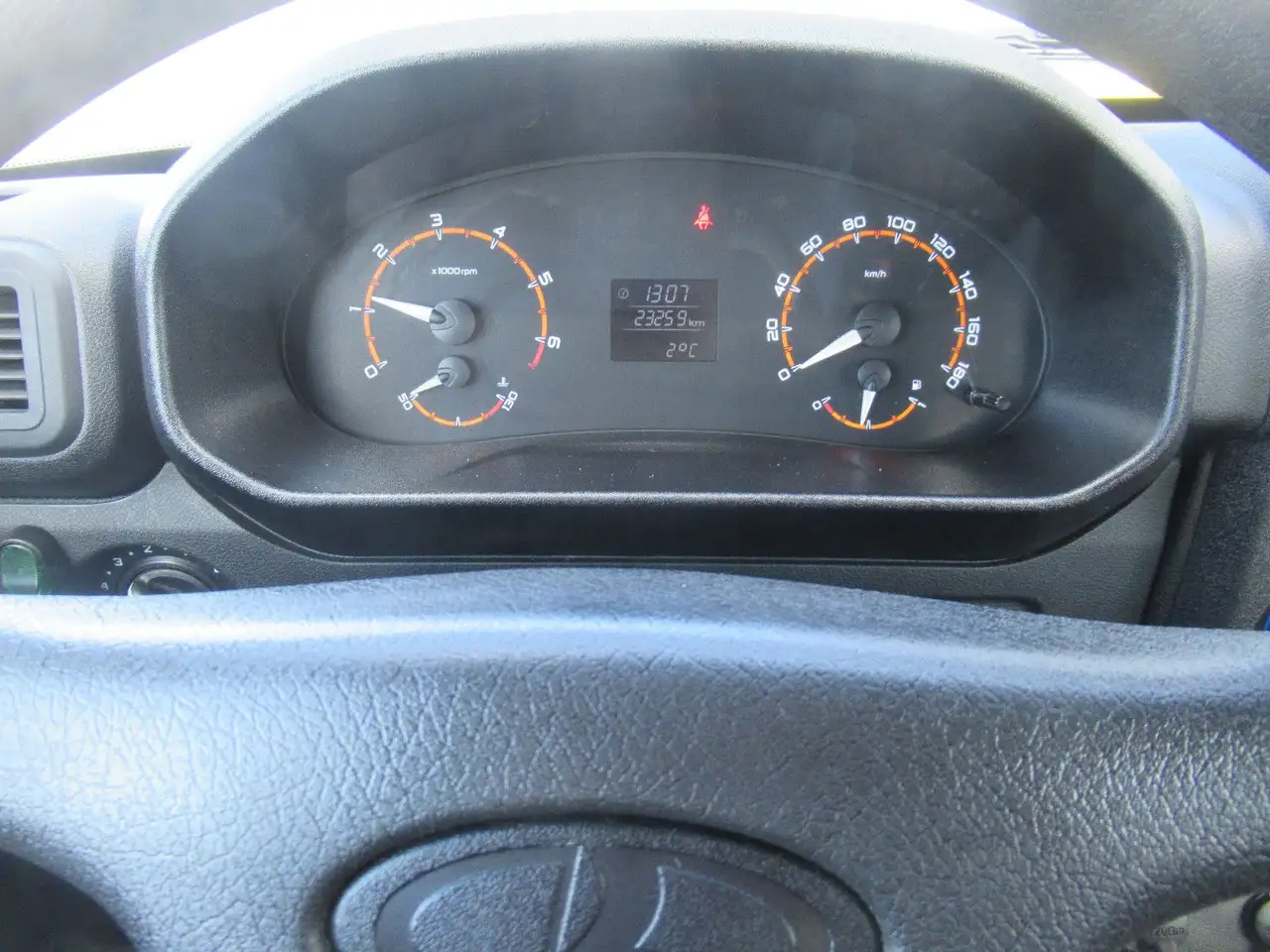 Lada Niva Legend 4x4 SHZG LED AHK RADIO elek. SPIEGEL 8