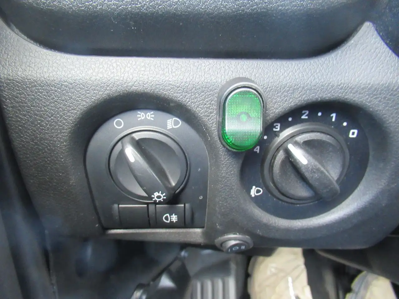 Lada Niva Legend 4x4 SHZG LED AHK RADIO elek. SPIEGEL 10