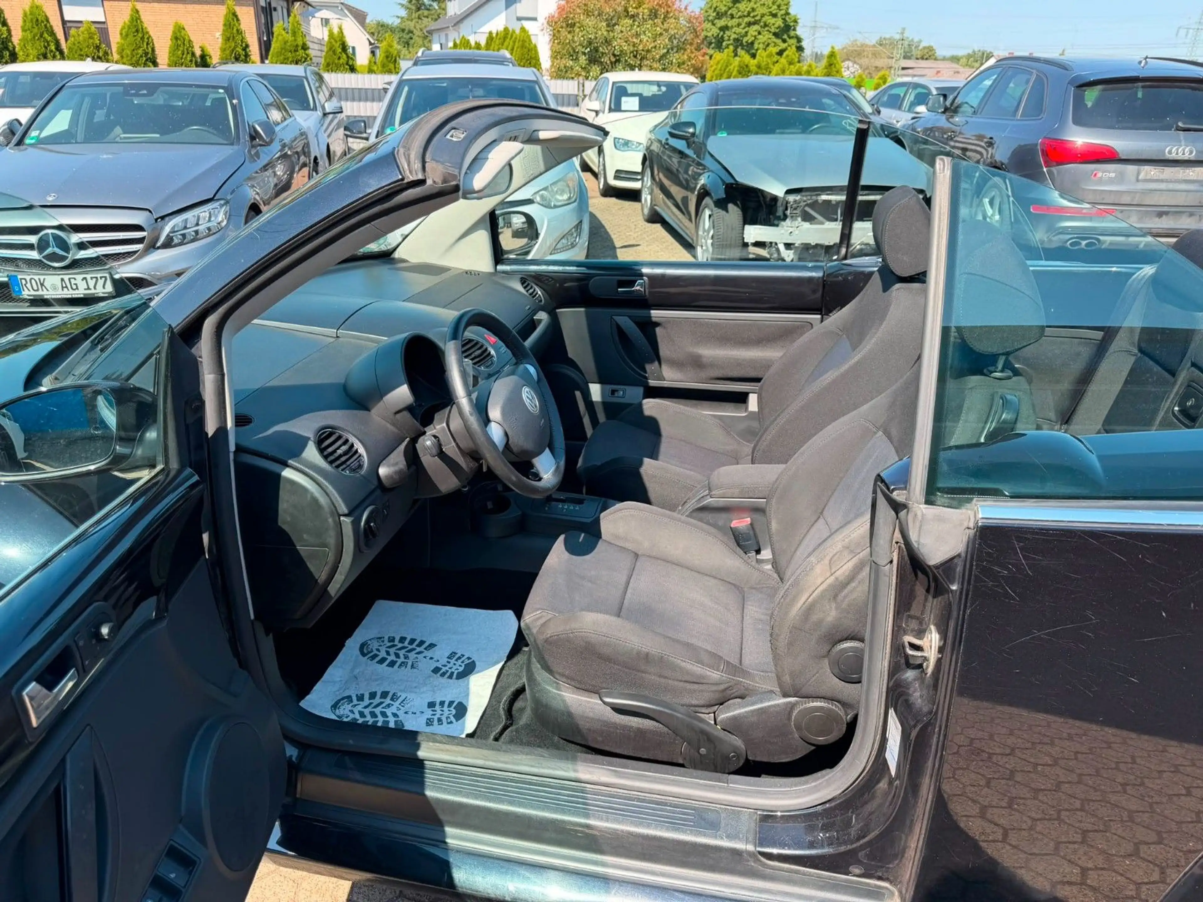 Volkswagen New Beetle 2.0 Cabriolet — photo 14