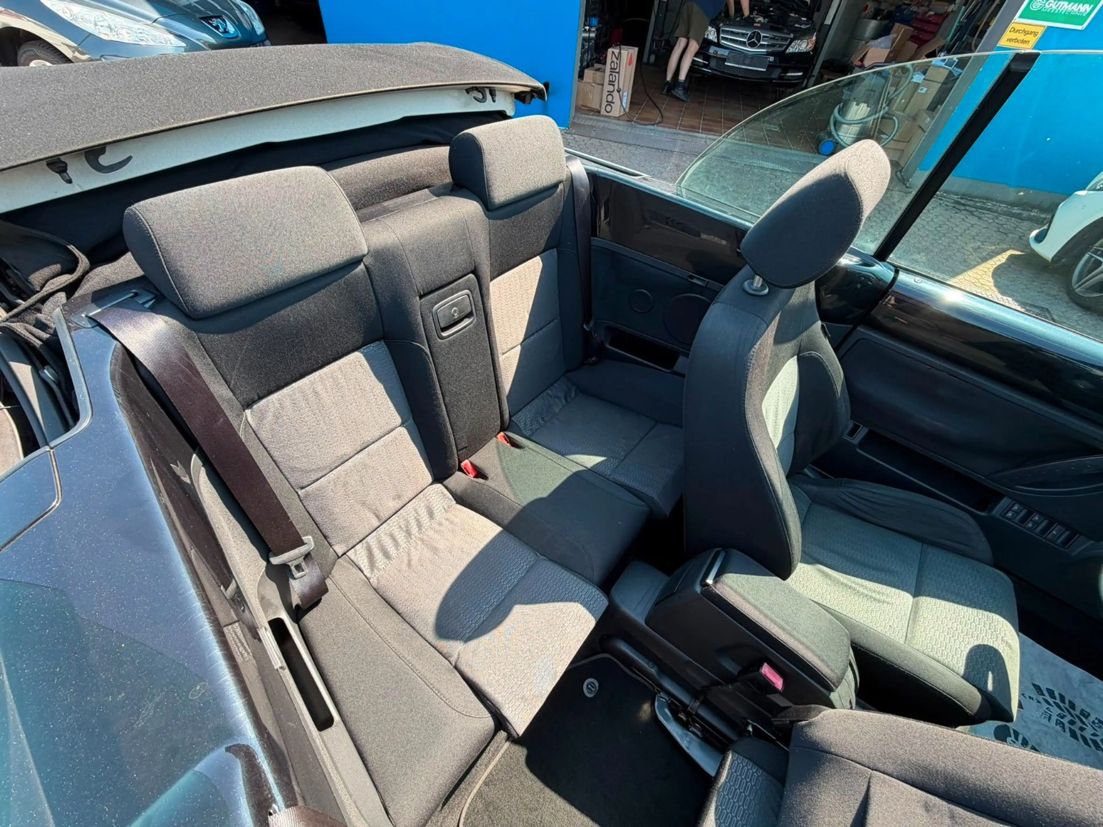 Volkswagen New Beetle 2.0 Cabriolet — photo 12