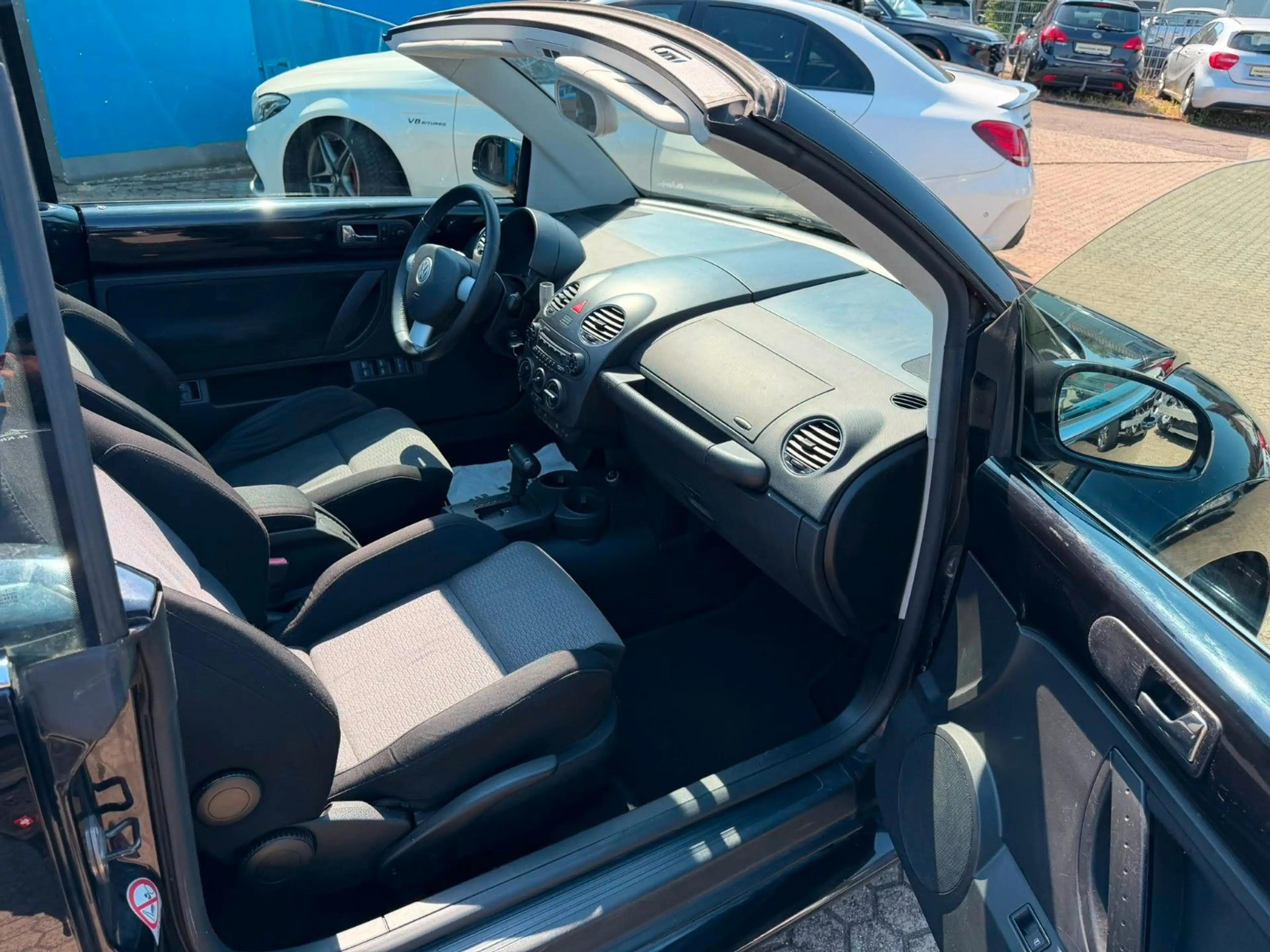 Volkswagen New Beetle 2.0 Cabriolet — photo 11