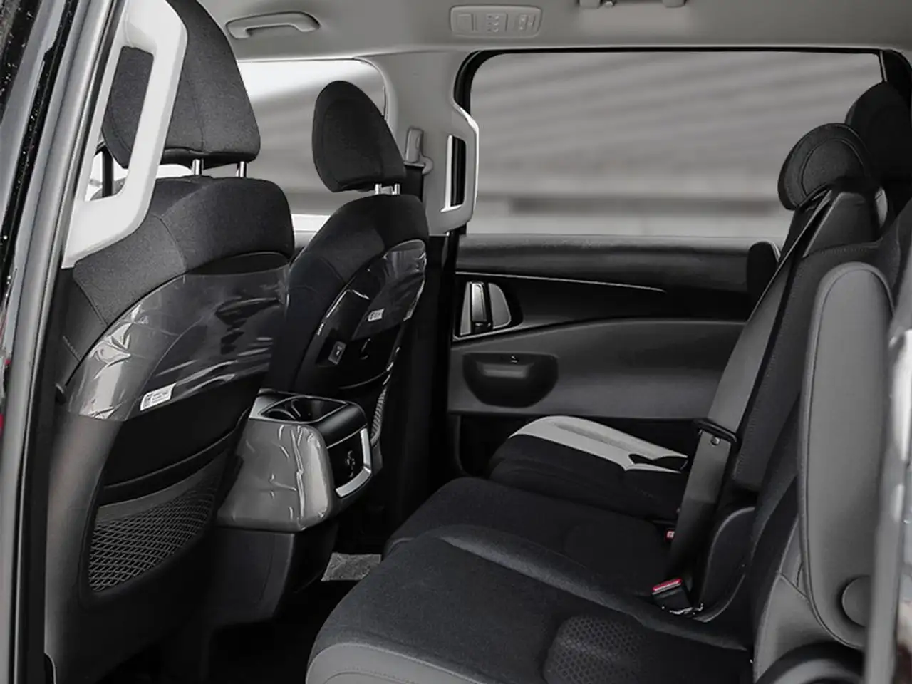 Kia Carnival снимка Kia Carnival