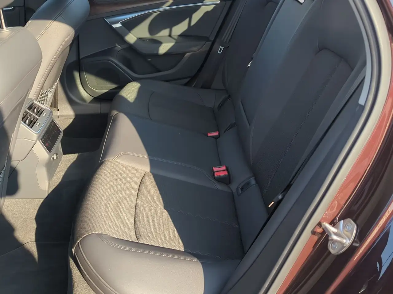 Audi A6 40 2.0 TDI design Matrix AHK 5