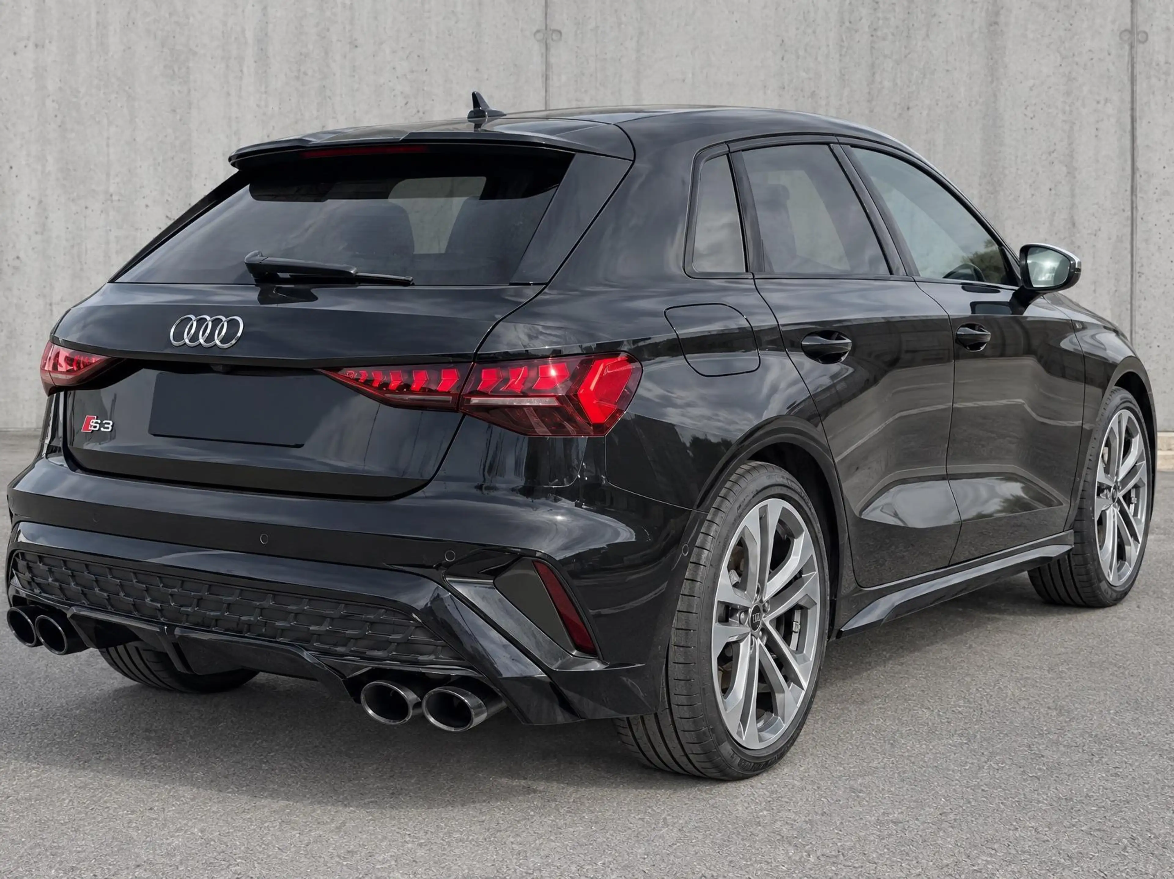 Audi S3 Audi S3 Sportback quattro 2.0 TFSI 333 S TRONIC ** SONOS ** Volant méplat ** Matrix ** — photo 3