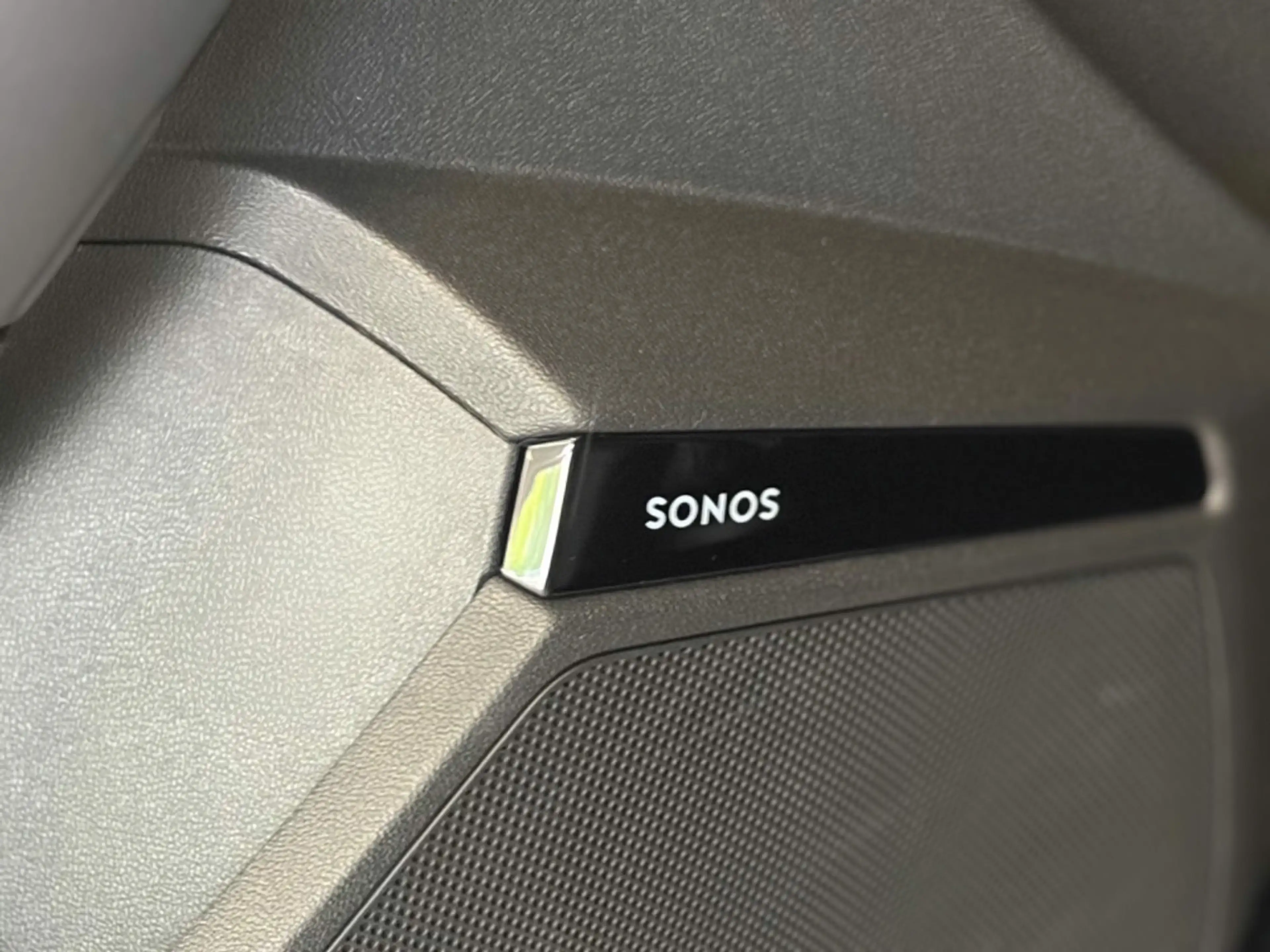 Audi S3 Audi S3 Sportback quattro 2.0 TFSI 333 S TRONIC ** SONOS ** Volant méplat ** Matrix ** — photo 8