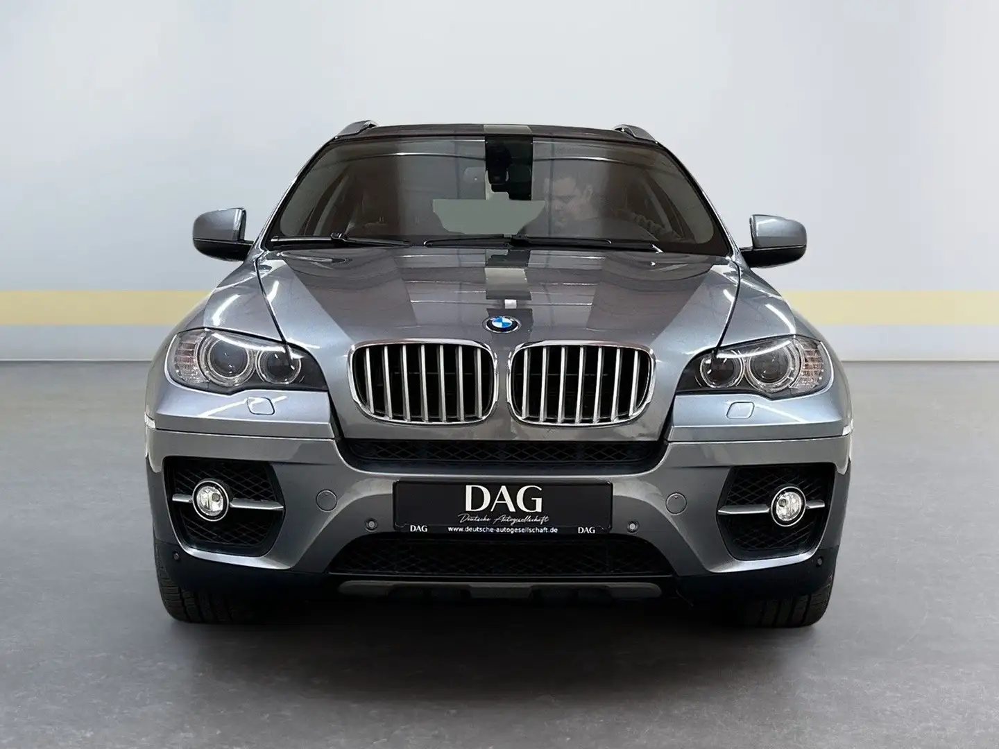BMW X6 xDrive 50i +BI-XENON+AHK+S.DACH+HUD+LUFT-FW+ Grau - 2