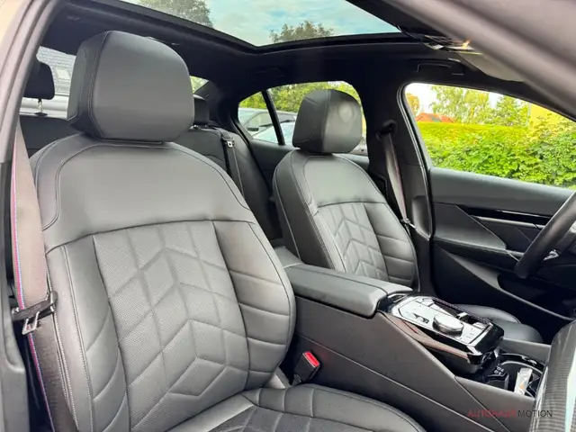 BMW 5 Series view 15
