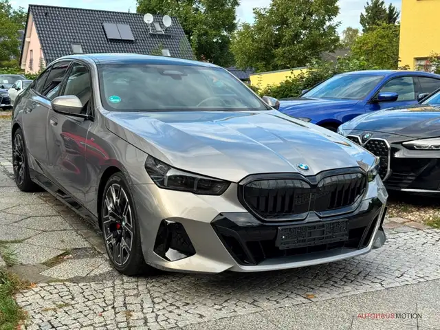 BMW 5 Series view 3