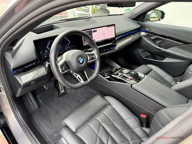BMW 5 Series view 8