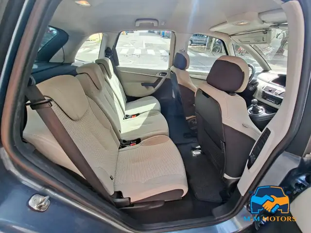 Citroen C4 Picasso view 14