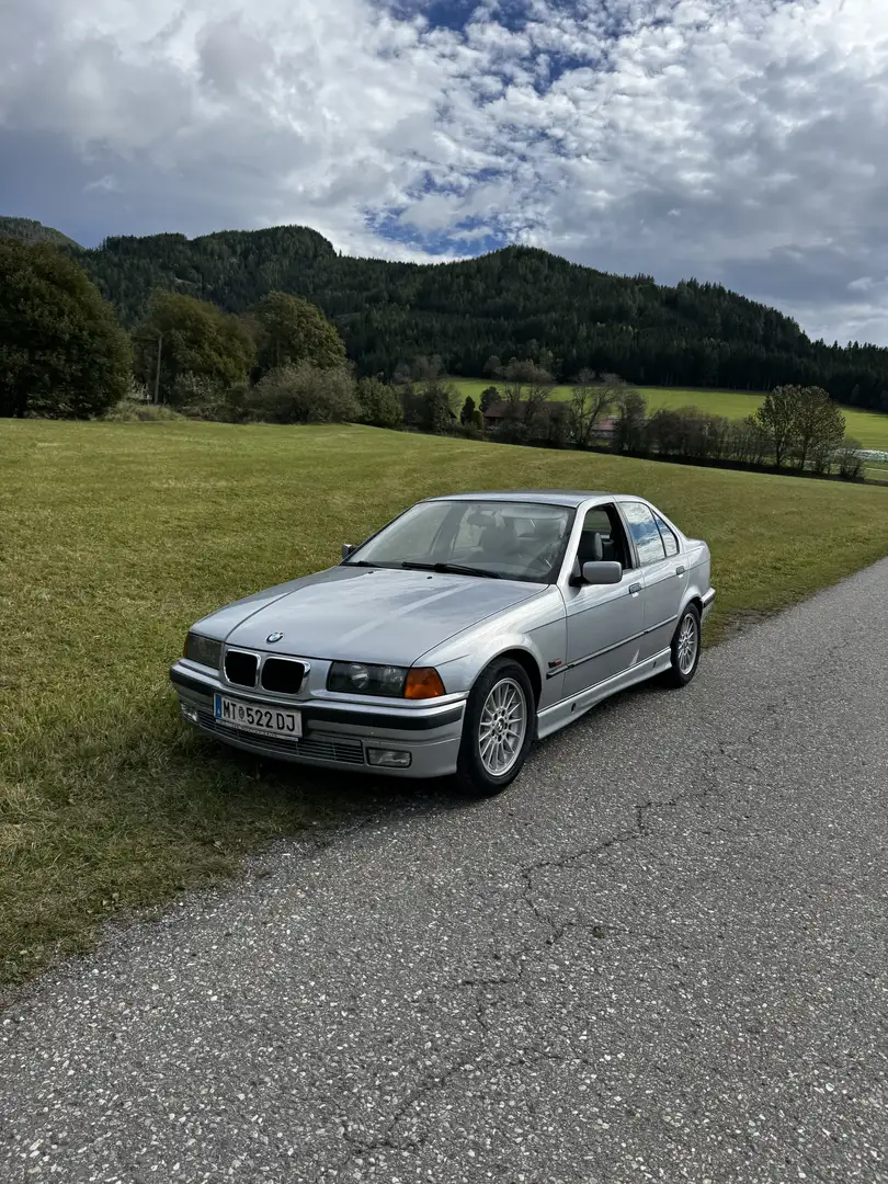 BMW 320 320i - 1