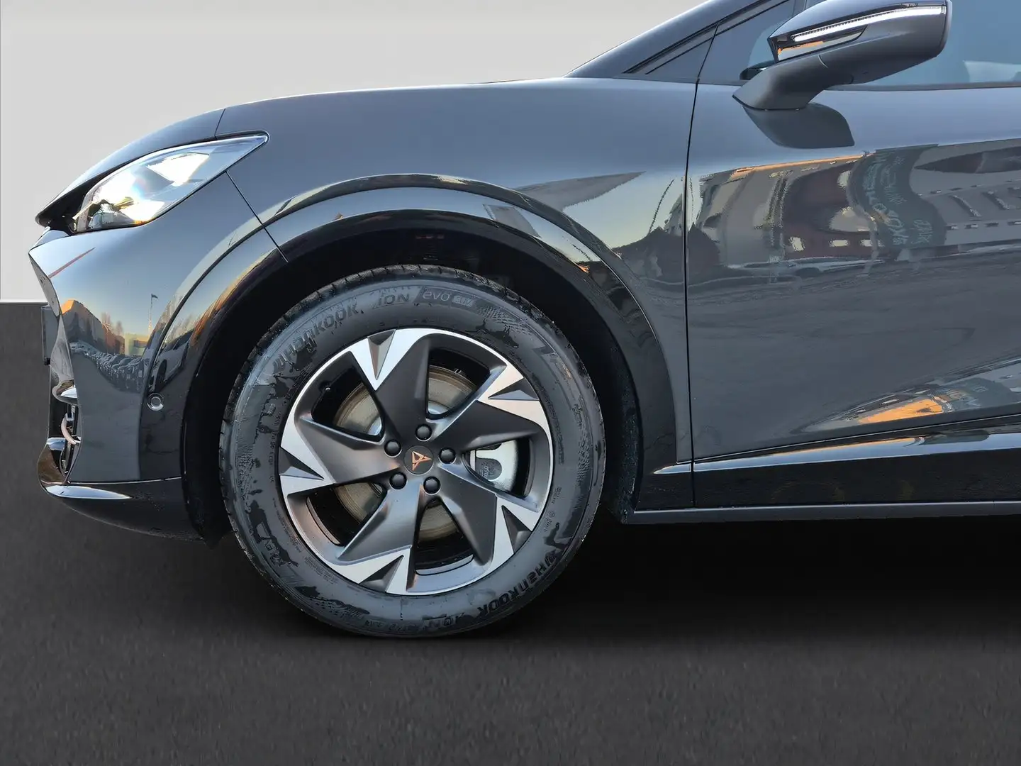 CUPRA Tavascan Alpha 210kW/286PS Grau - 2