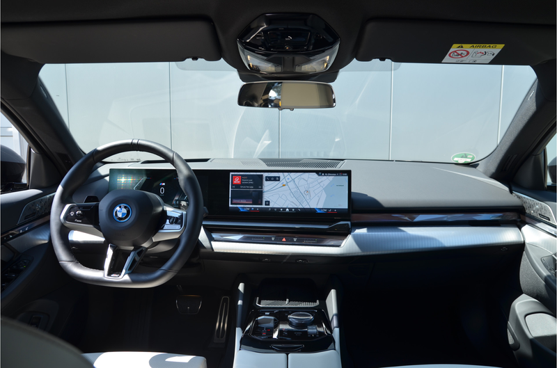 BMW 550 5 Serie 550e xDrive M Sport Automaat / Trekhaak / — photo 10