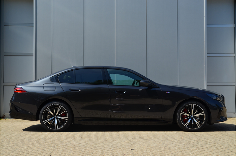 BMW 550 5 Serie 550e xDrive M Sport Automaat / Trekhaak / — photo 3