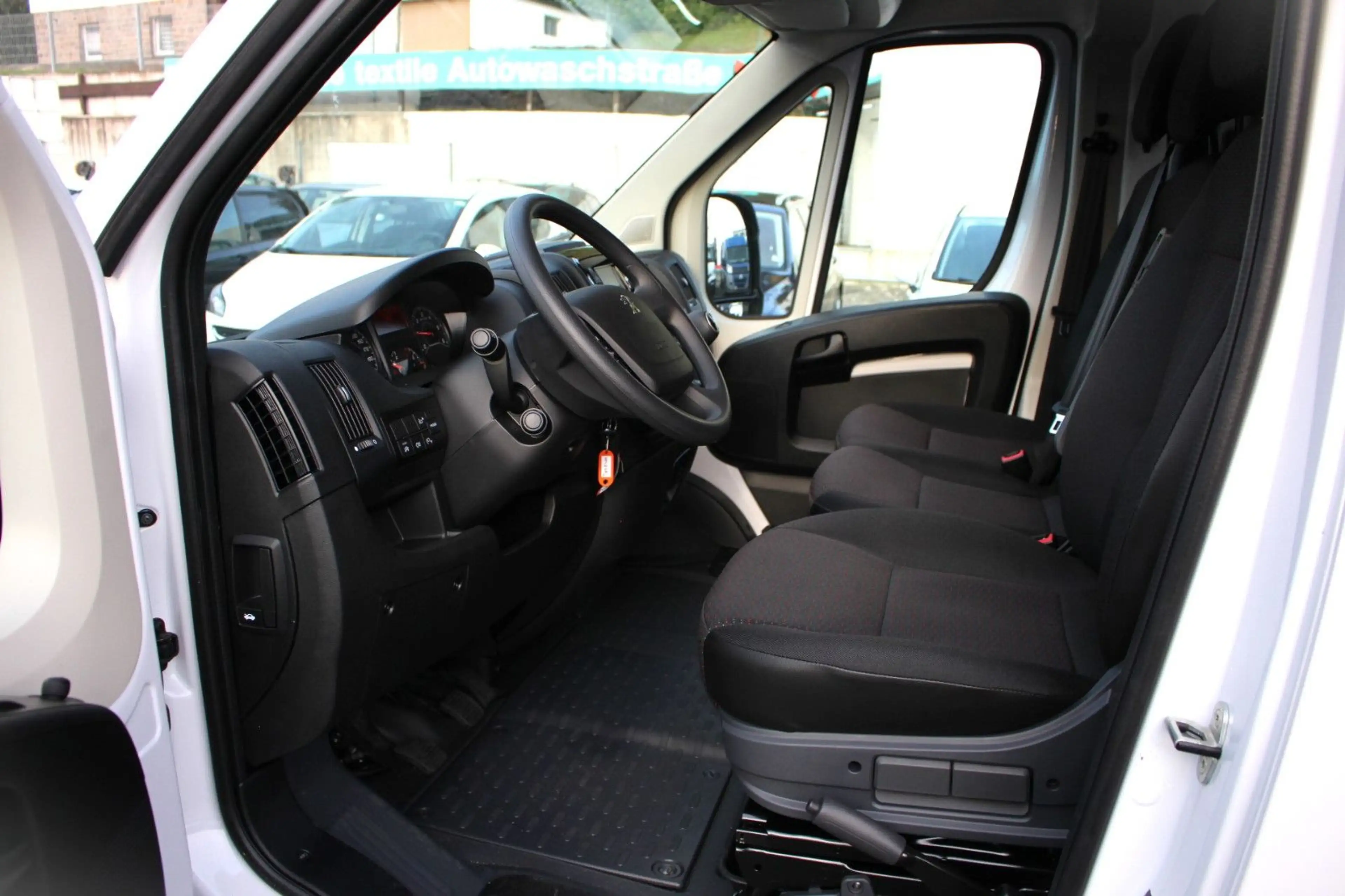 Peugeot Boxer 2.2 L2H2/AHK/Klima/Tempomat/HolzBod./3Sitz — photo 10