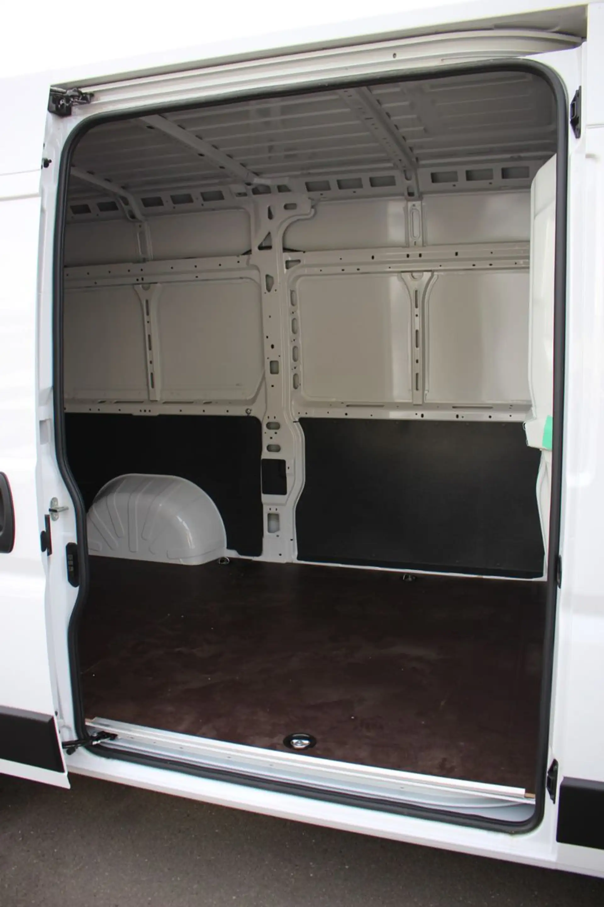 Peugeot Boxer 2.2 L2H2/AHK/Klima/Tempomat/HolzBod./3Sitz — photo 8