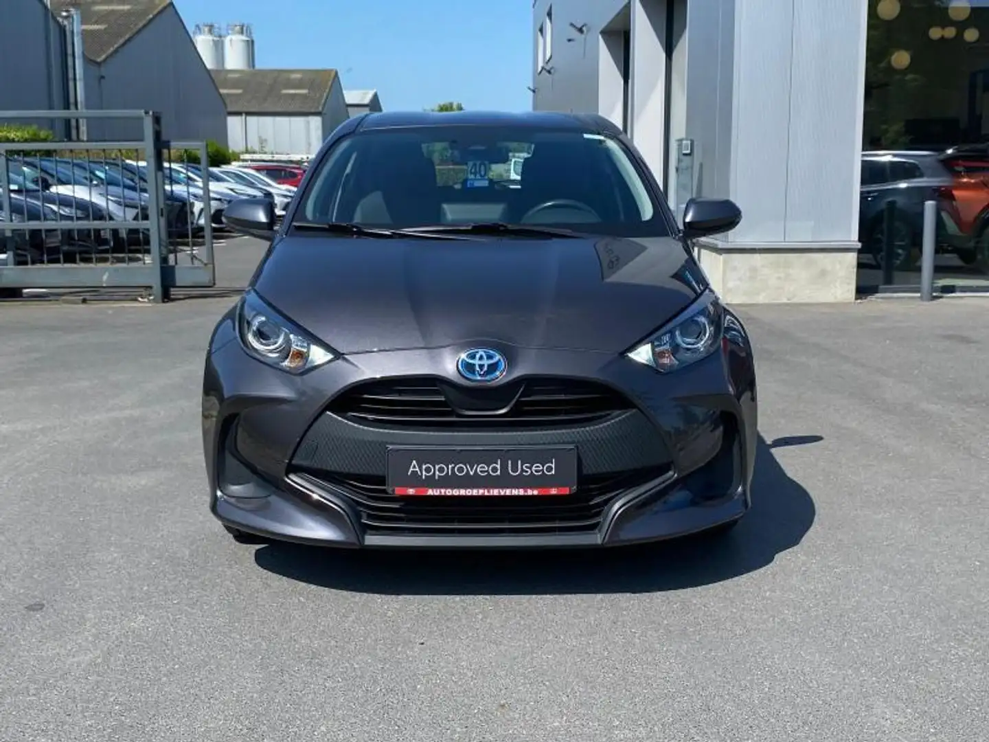 Toyota Yaris Dynamic 1.5HYB eCVT Gris - 2