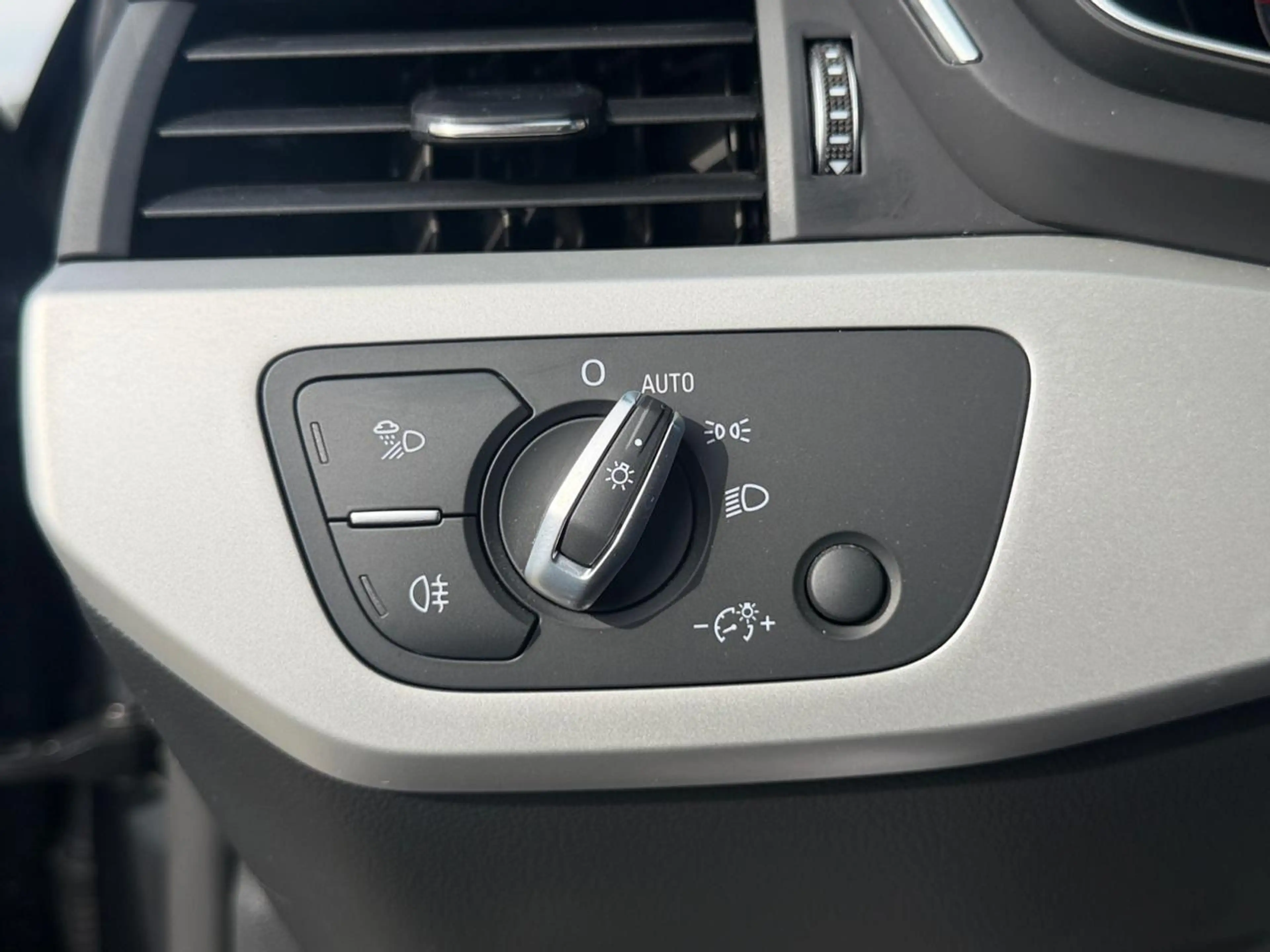 Audi A5 35 TFSI Business Edition Advanced  Automaat 110 Kw ( 150 Pk ) /// Sportzetels /// Leder /// Camera achter — photo 12
