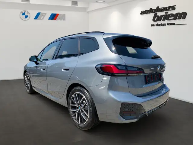 BMW 2 Series view 4