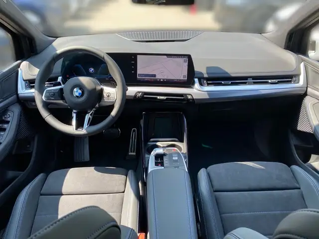 BMW 2 Series view 10