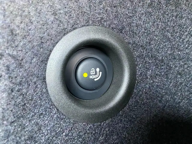 BMW 2 Series view 13