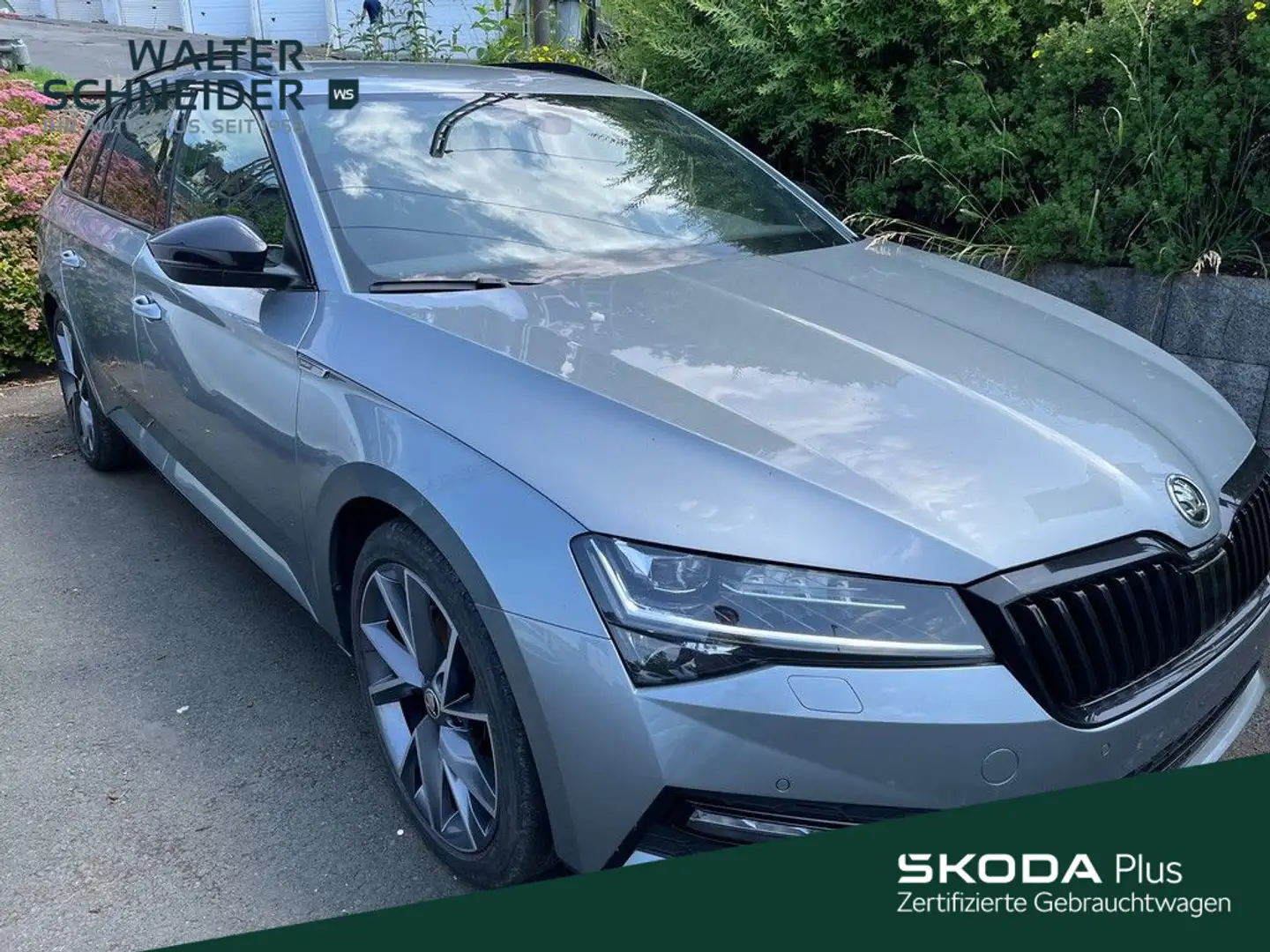 Skoda Superb Combi 2.0 TDI DSG Gris - 1