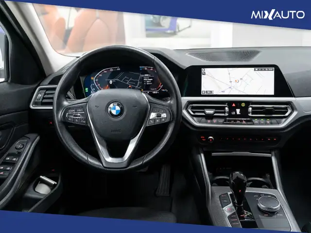 BMW 320 view 11