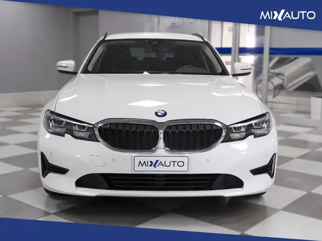BMW 320 view 2