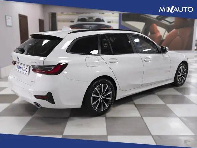 BMW 320 view 5