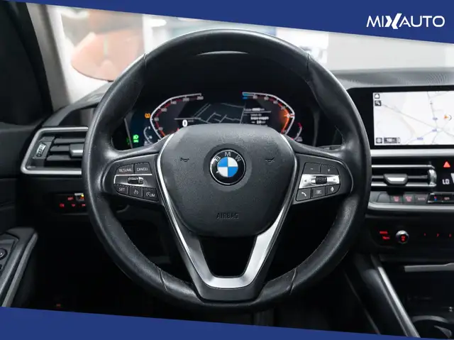 BMW 320 view 12