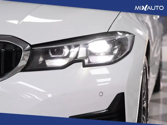 BMW 320 view 10