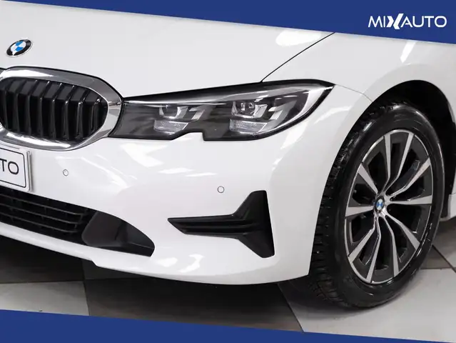 BMW 320 view 9