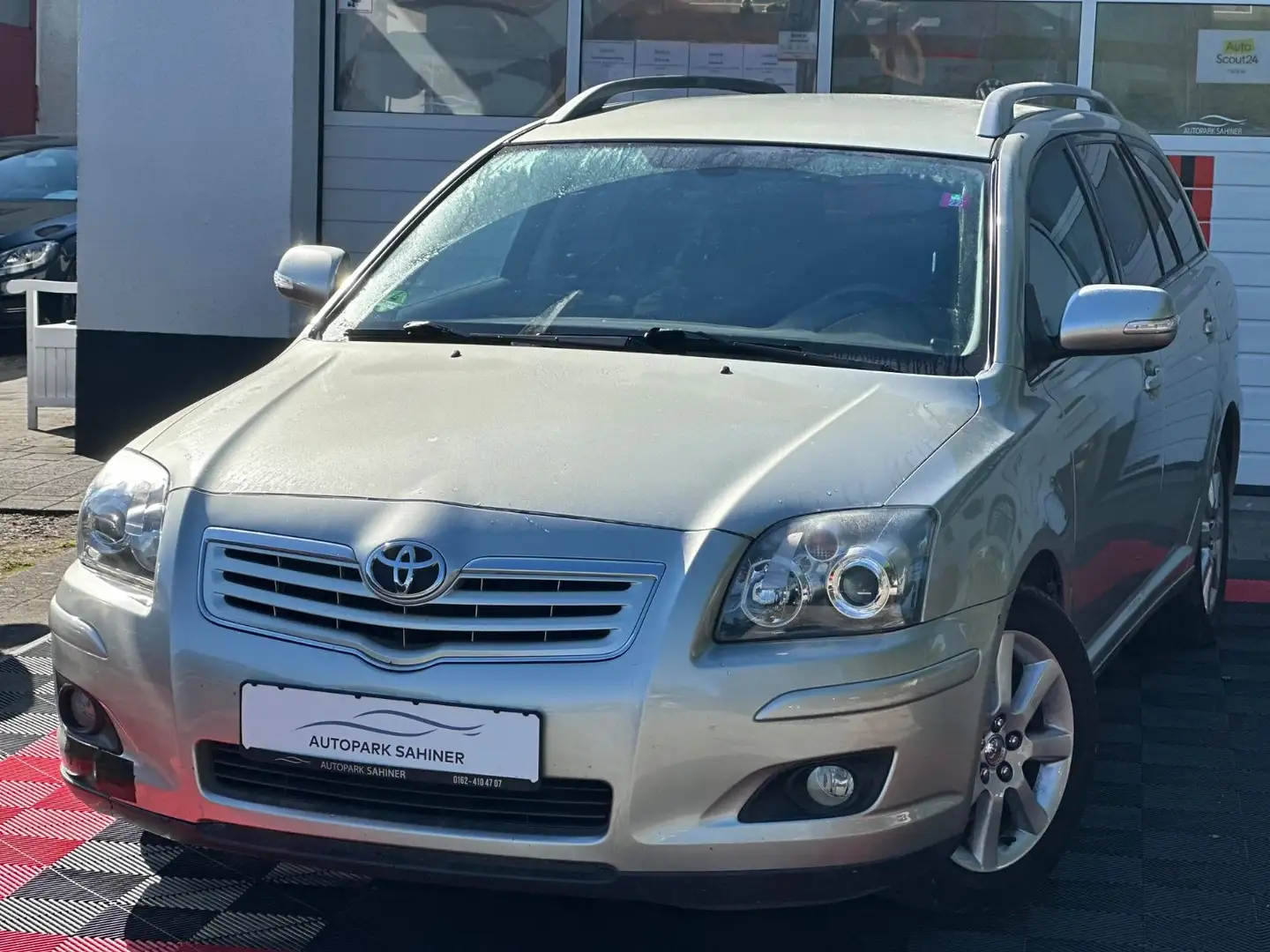 Toyota Avensis Kombi 2.0 Edition TÜV /NEU Argento - 2