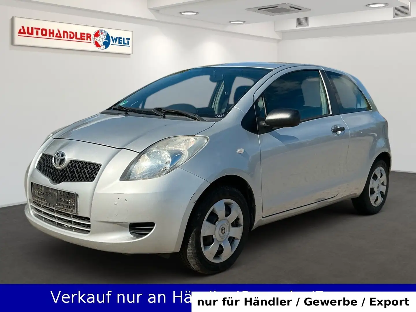 Toyota Yaris Basis Silber - 1