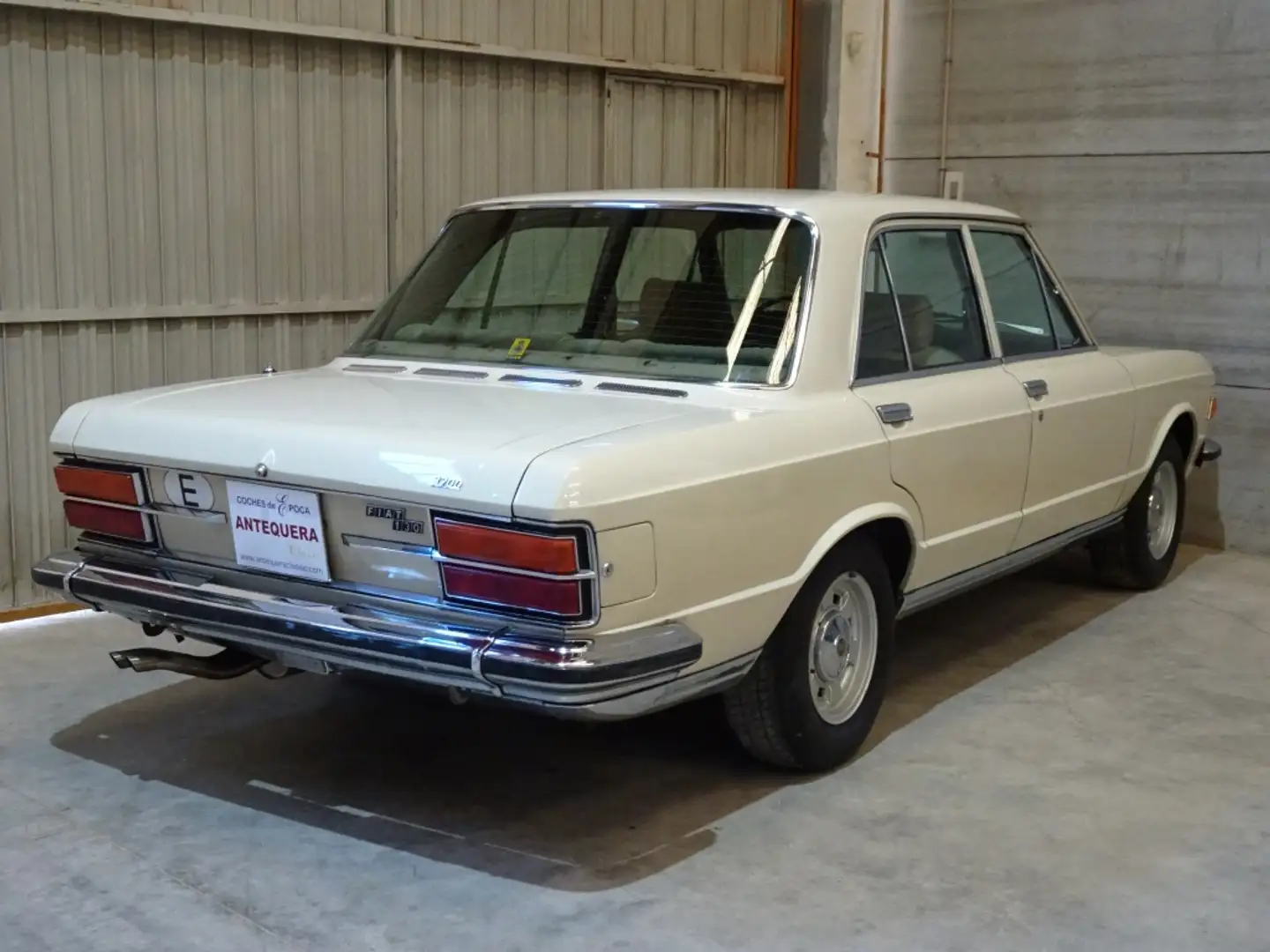 Fiat 130 3.2 V6 Beige - 2