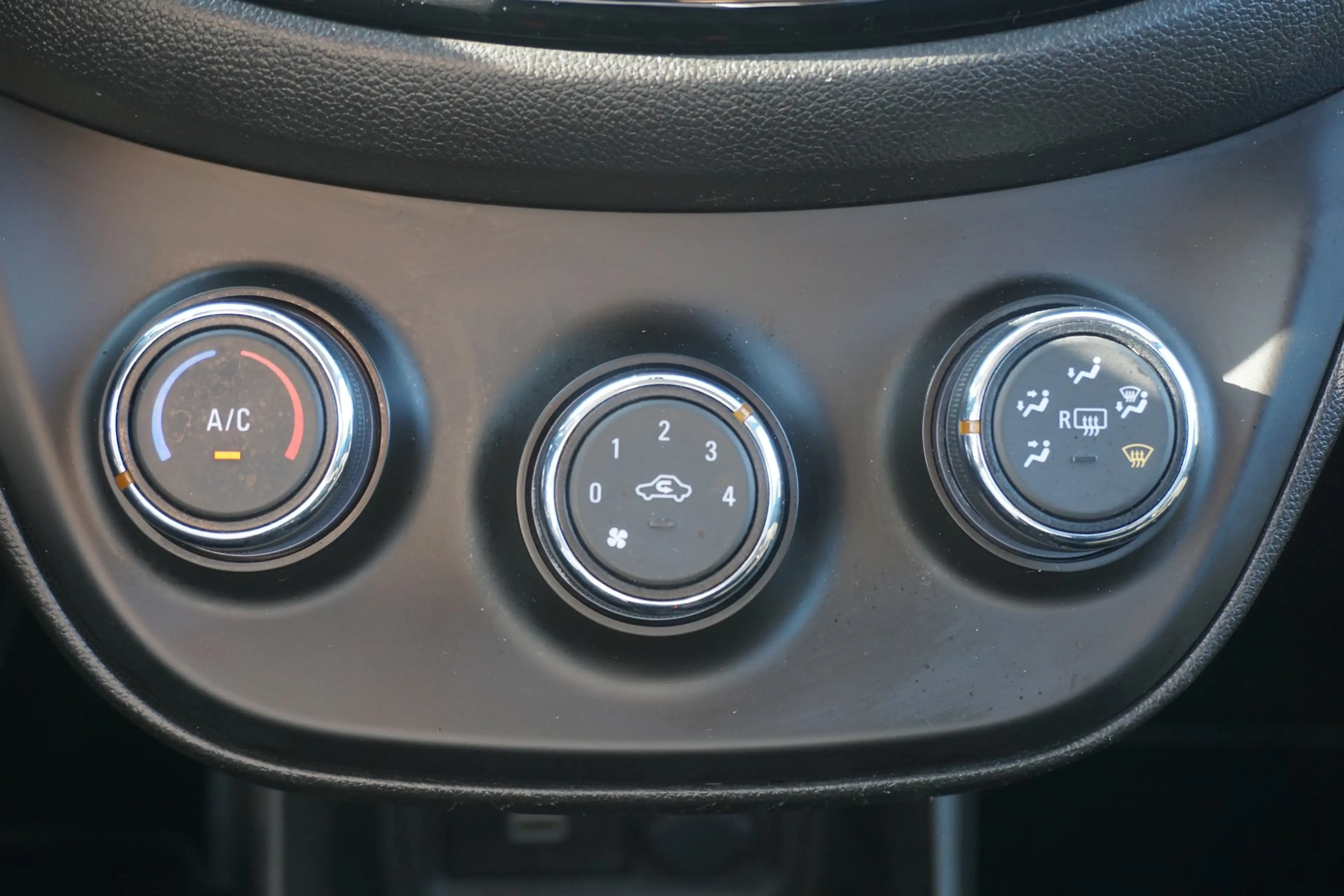 Opel Karl 1.0 120 Jahre Android Apple PDC Sitzheizung — photo 15