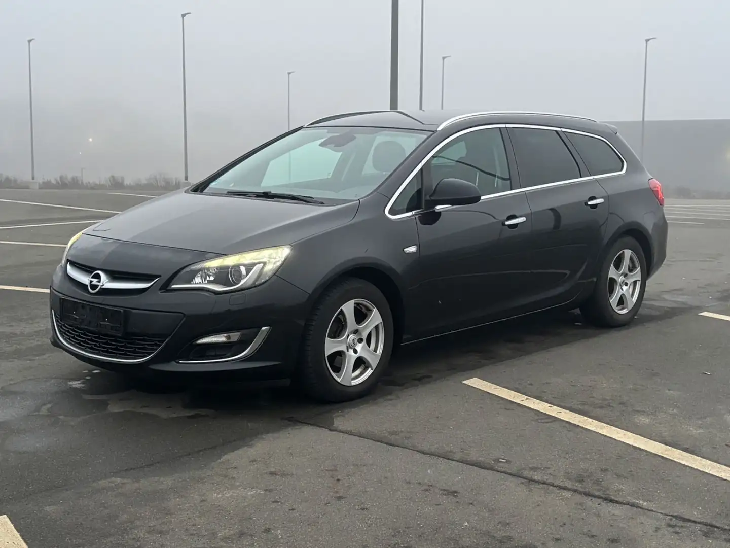 Opel Astra J Sports Tourer Innovation Xenon Schwarz - 1