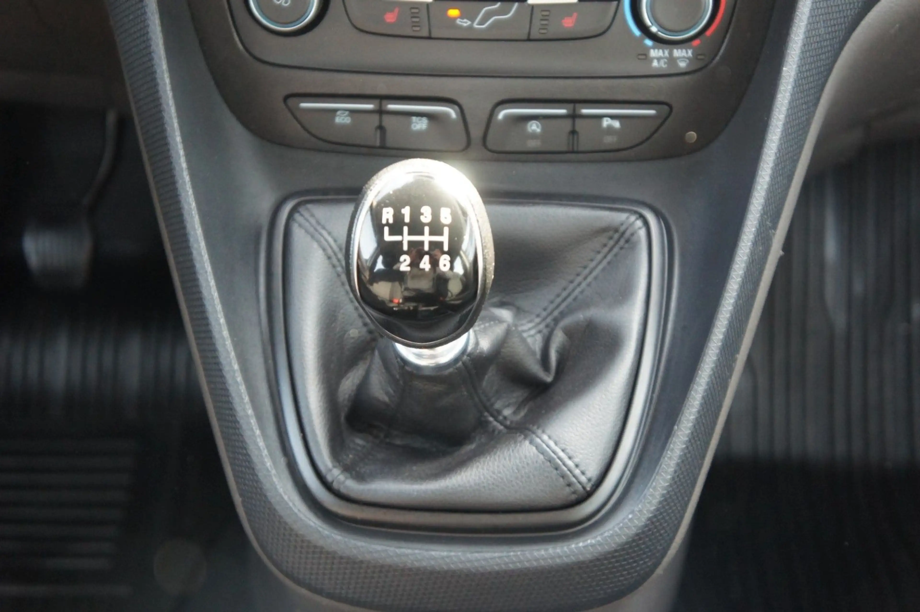Ford Transit Connect Kombi lang L2*AHK*NAV*KAM*5SITZE — photo 17